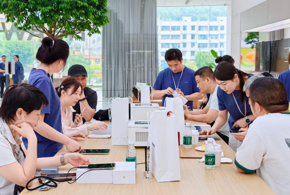 15999元起的价格，苹果入局阔形态手机！
相对于直屏手机，阔屏对于用户来说，阔