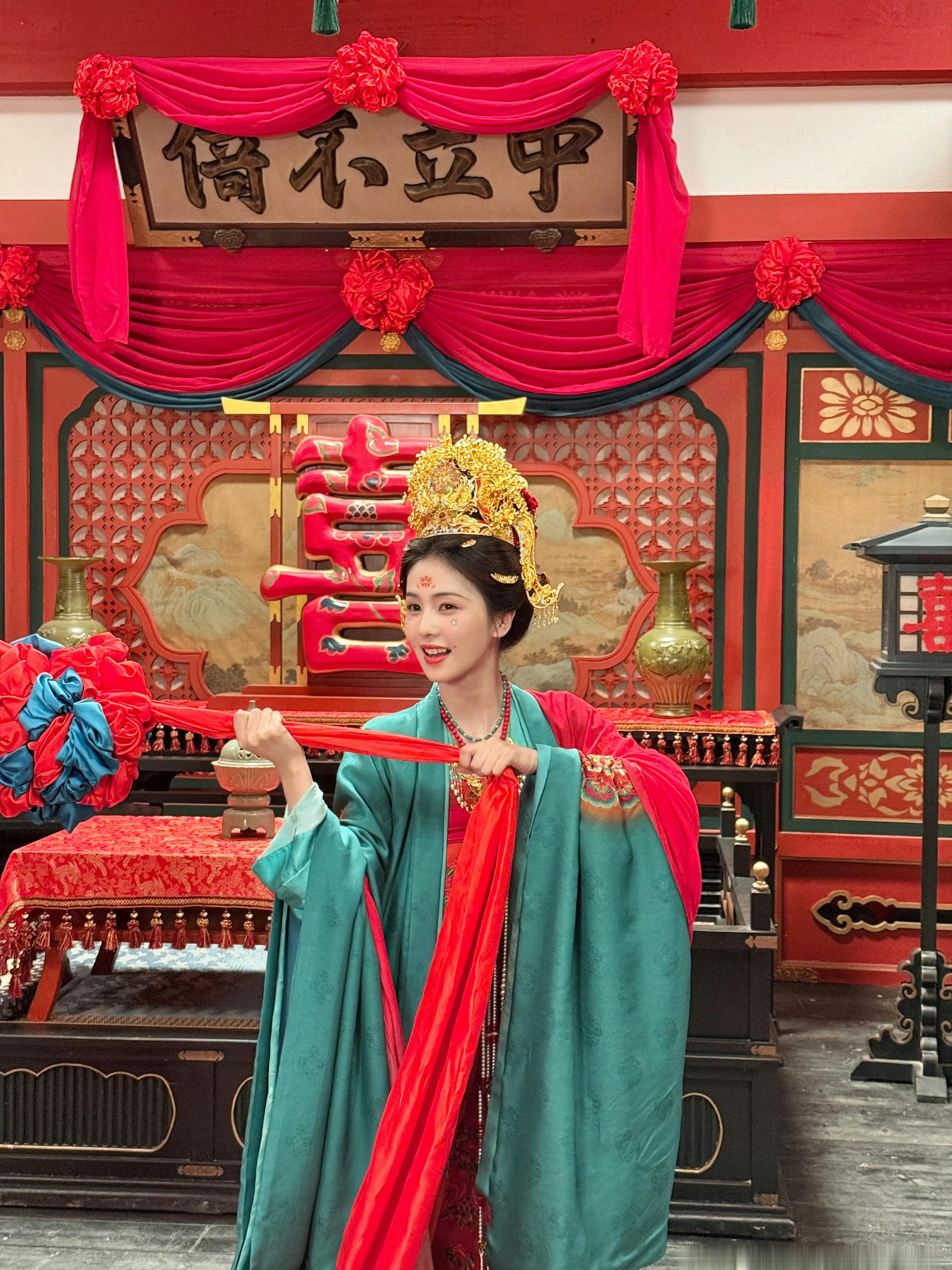白鹿  🦌白鹿莫离 🦌白鹿叶璃 "如果花吹到了你的耳畔那你可知我是在诉说爱”