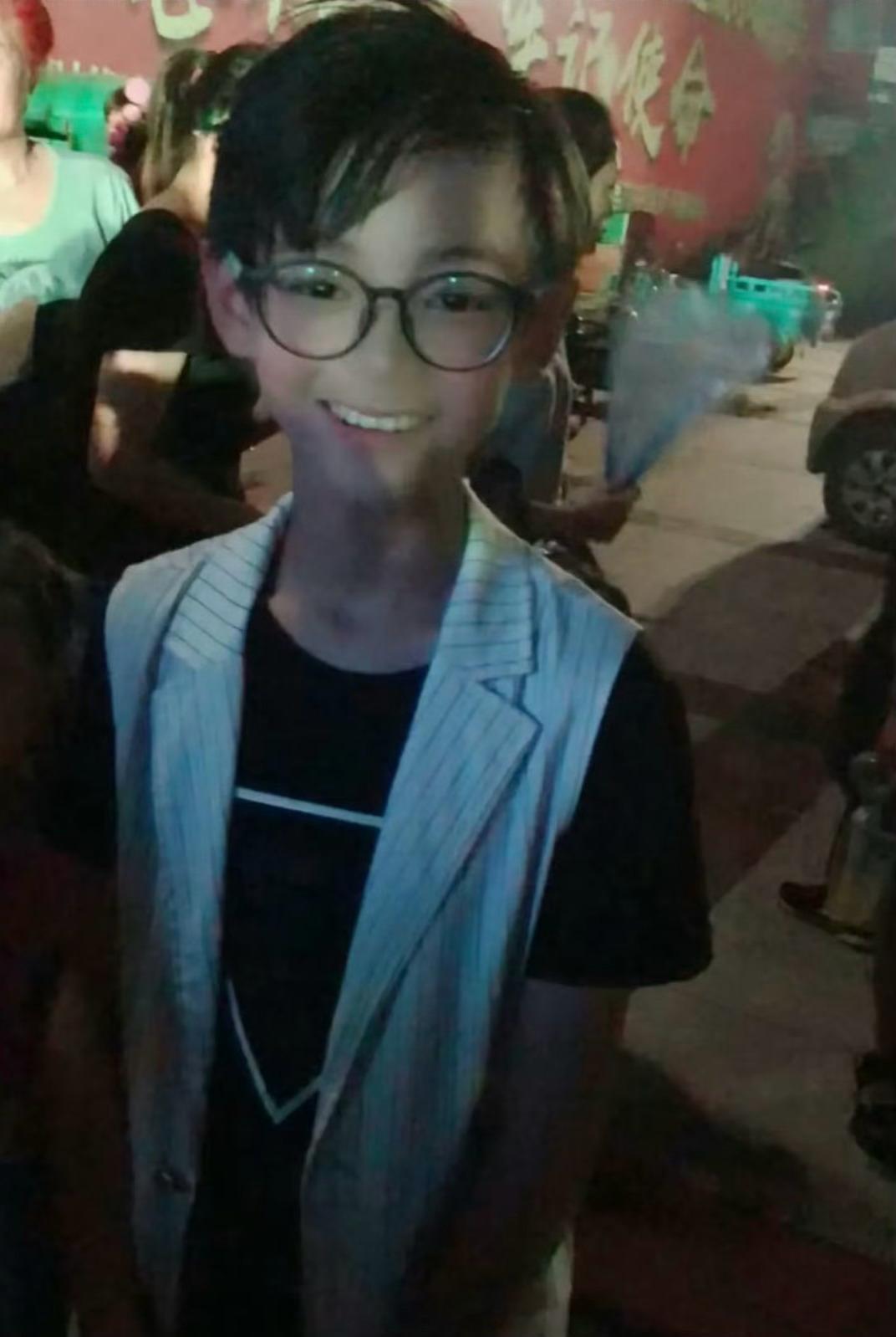 韩振小时候就长得挺二次元的 