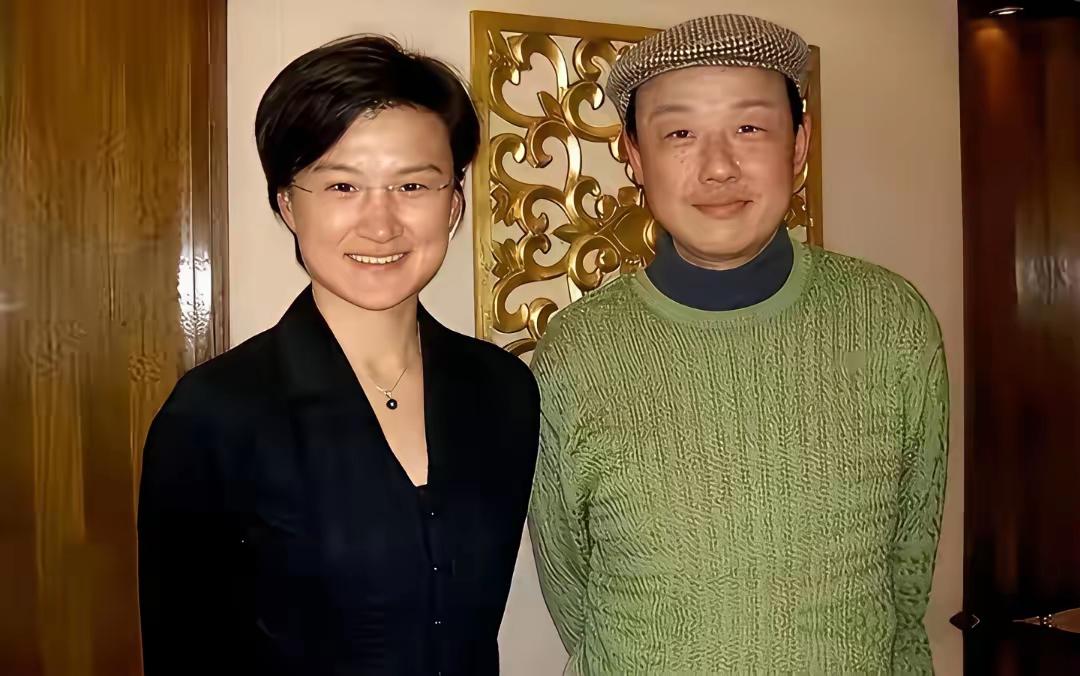 这两位居然是夫妻
你们认识吗？
我只认识其中一位，她的笑容很灿烂，很成熟，很稳重