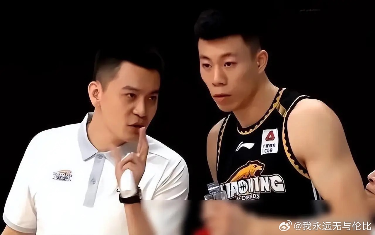 杨鸣对于张镇麟的使用有很大的问题，他不给张镇麟球权导致张镇麟在场上直接摆烂 ​​