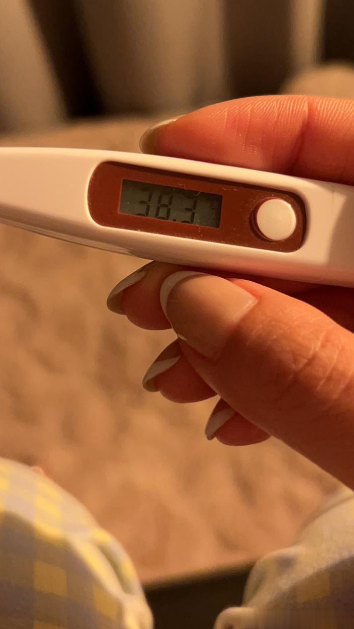 还好是周末才生病的但顽强如我今天就好咯！除了嗓子冒烟以外一切正常嘿嘿 ​​​