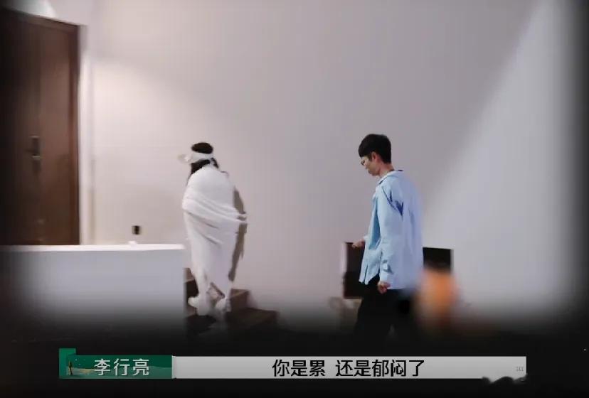 李行亮就是不想处理麦琳的情绪！有可能在10年的婚姻里，他受够了麦琳的情绪，他觉得