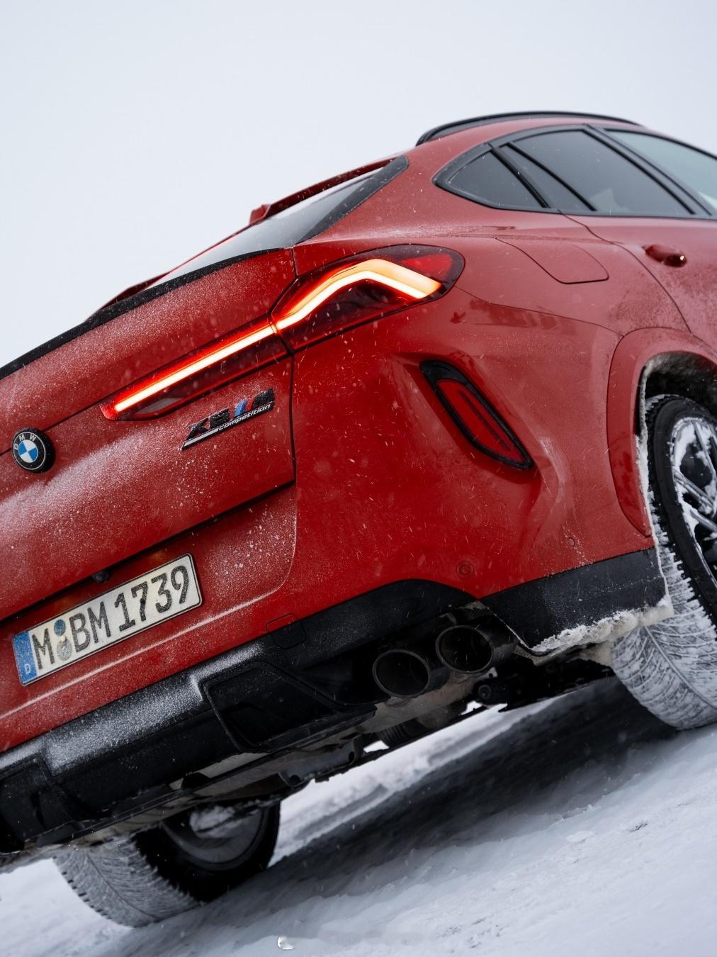 中期改款之后的宝马X6MC，国内已经停止供应了。配备S68 V8发动机，带48V