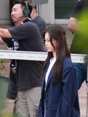 ？我之前以为窝鱼这张眼镜图是p的，没想到是原图直出