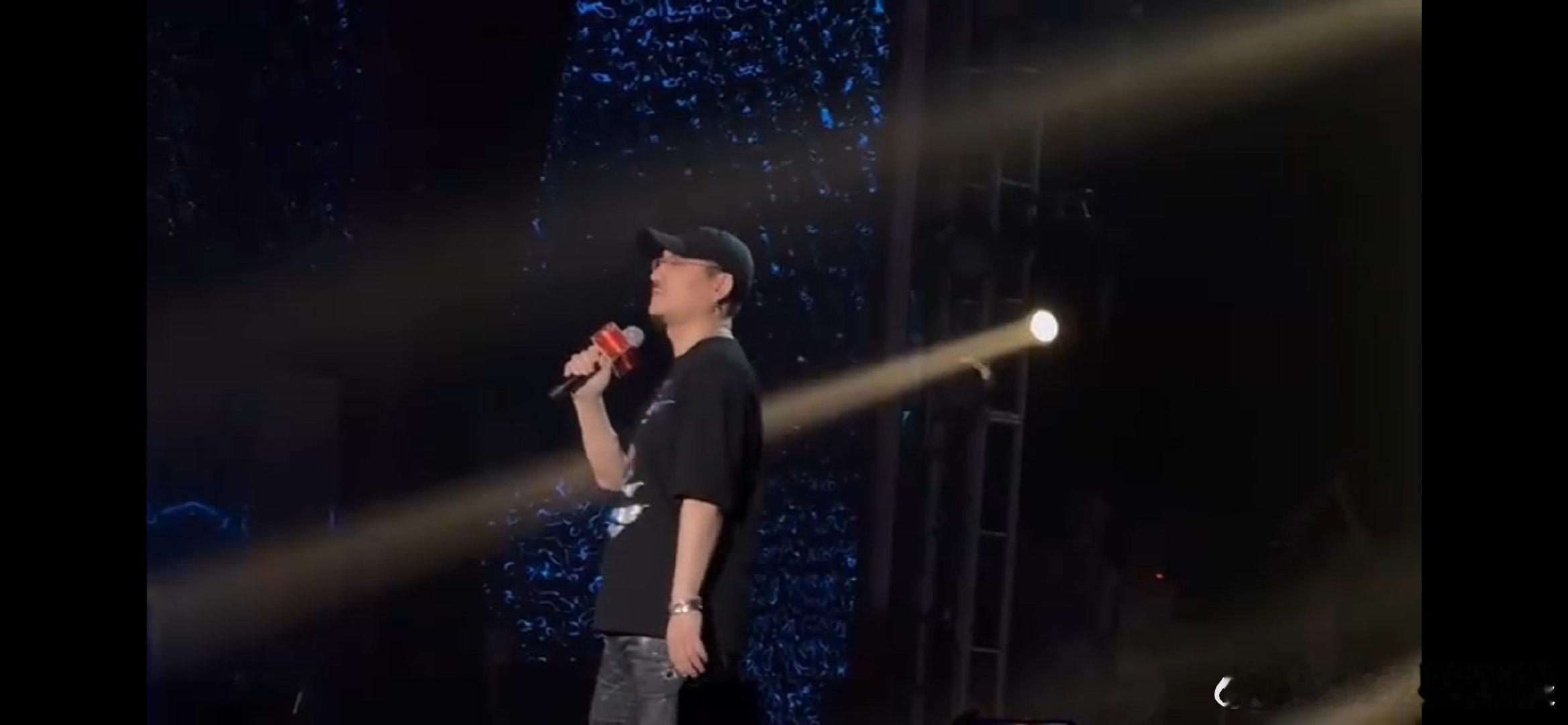 #来人把乌尔善打包送去歌手#乌尔善导演咋这么活泼呢？果然是松弛感的神 ​​​