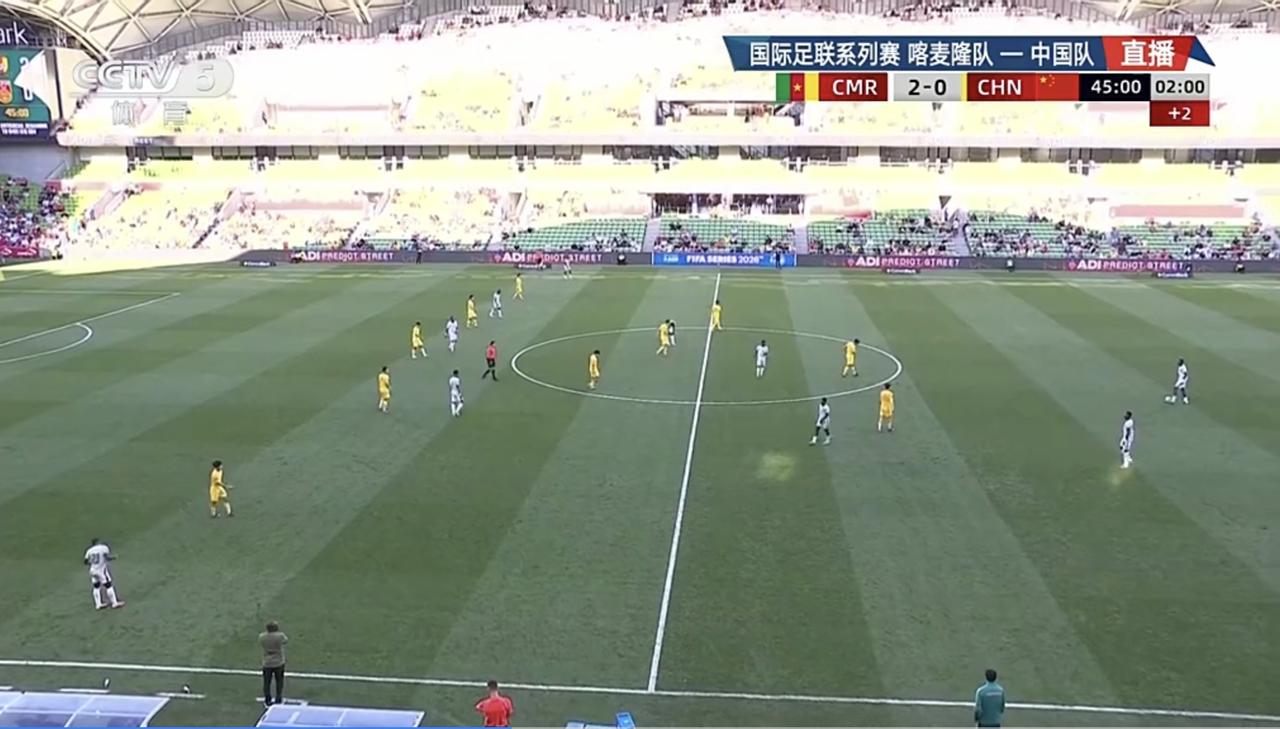 差距有点大，国足0-2落后喀麦隆队！
北京时间3月31日下午2时，2026国际足