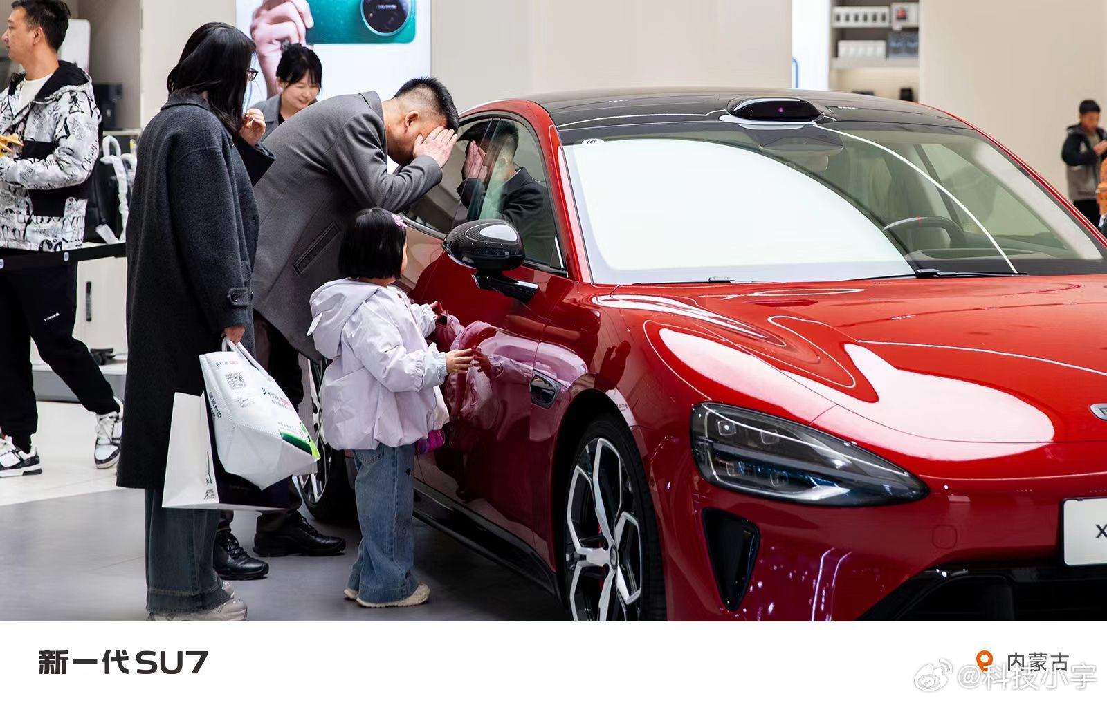 被新SU7的排面震撼到了！据说现在一天能交付800台，3月整体备产直接冲到1.6