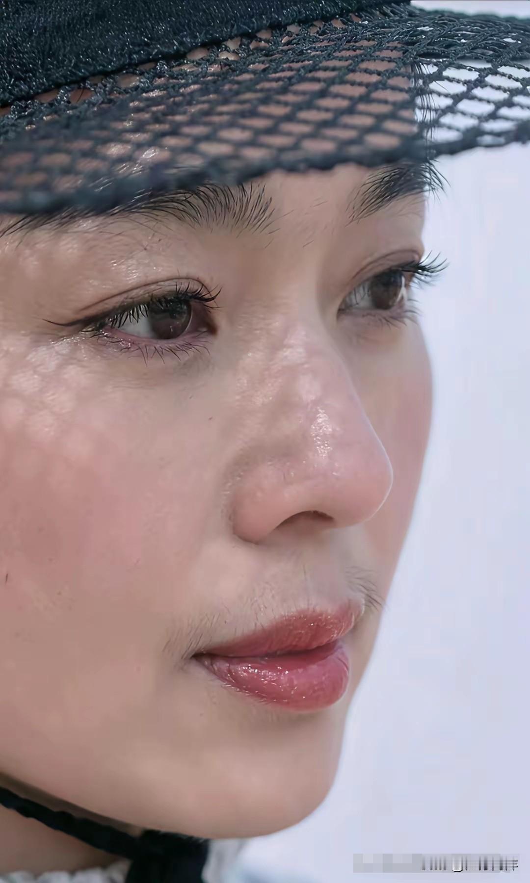 其实女性有小胡子，也挺美！
你觉得呢？[比心][比心][比心]