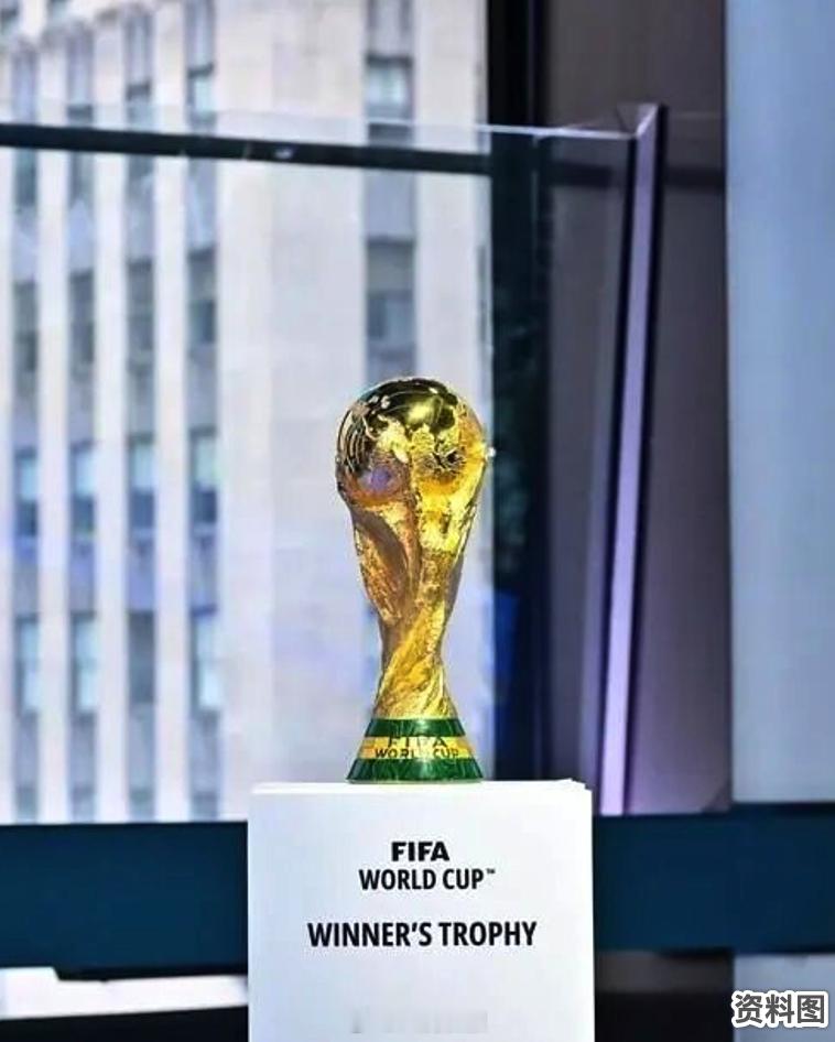 【陪你世界杯｜世界杯为啥新增补水暂停】不少球迷在观看本届世界杯比赛时疑惑，上、下
