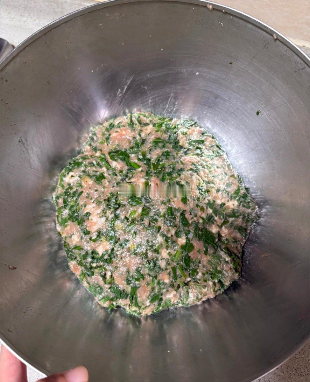 今天吃什么芥菜饺子🥟🥟🥟冬至啦 又一年快结束了好在今天天气也还不错 哈哈，