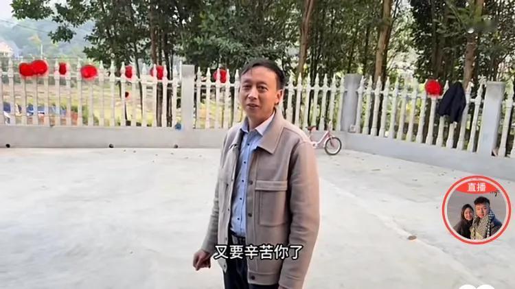 小松由于在越南为鸿星尔克和新百伦直播带货，两大供货商留下了大量鞋子，越南人一年四