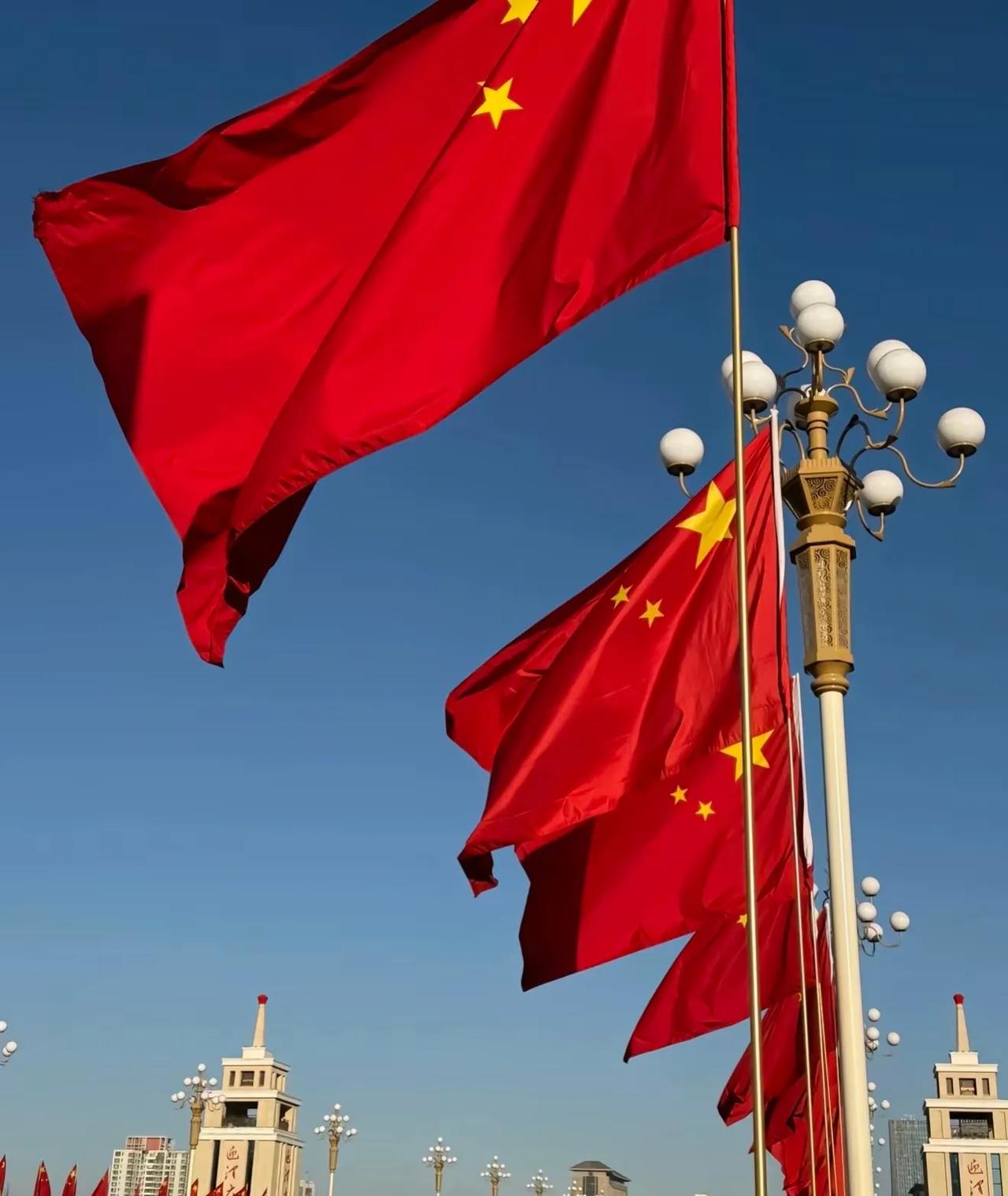 2025.10.01🇨🇳国庆节🇨🇳

以山河为证，贺祖国华诞；
以岁月为