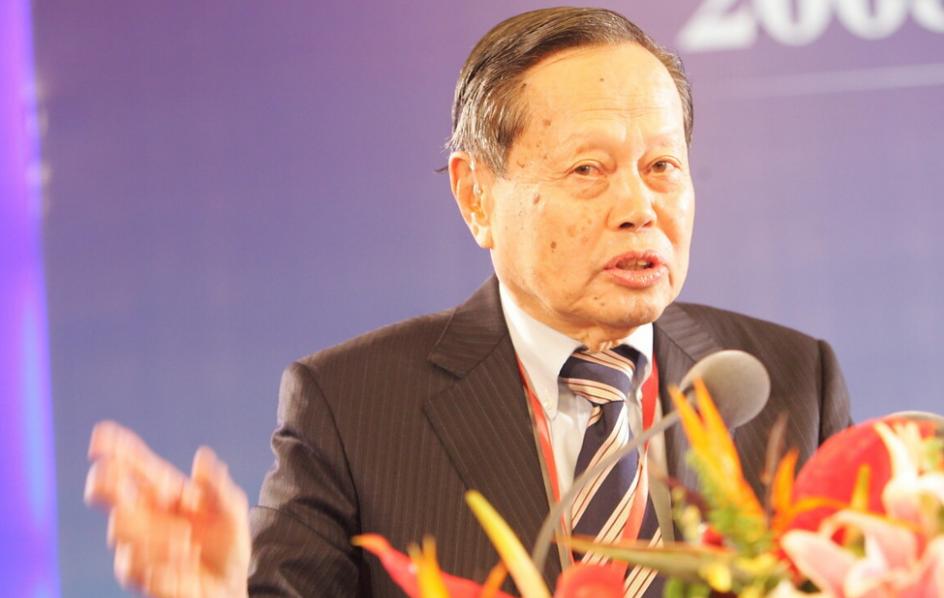 杨振宁将清华薪资，诺贝尔奖金捐献出来，看到金额，才知道多伟大
 
杨振宁是个极少