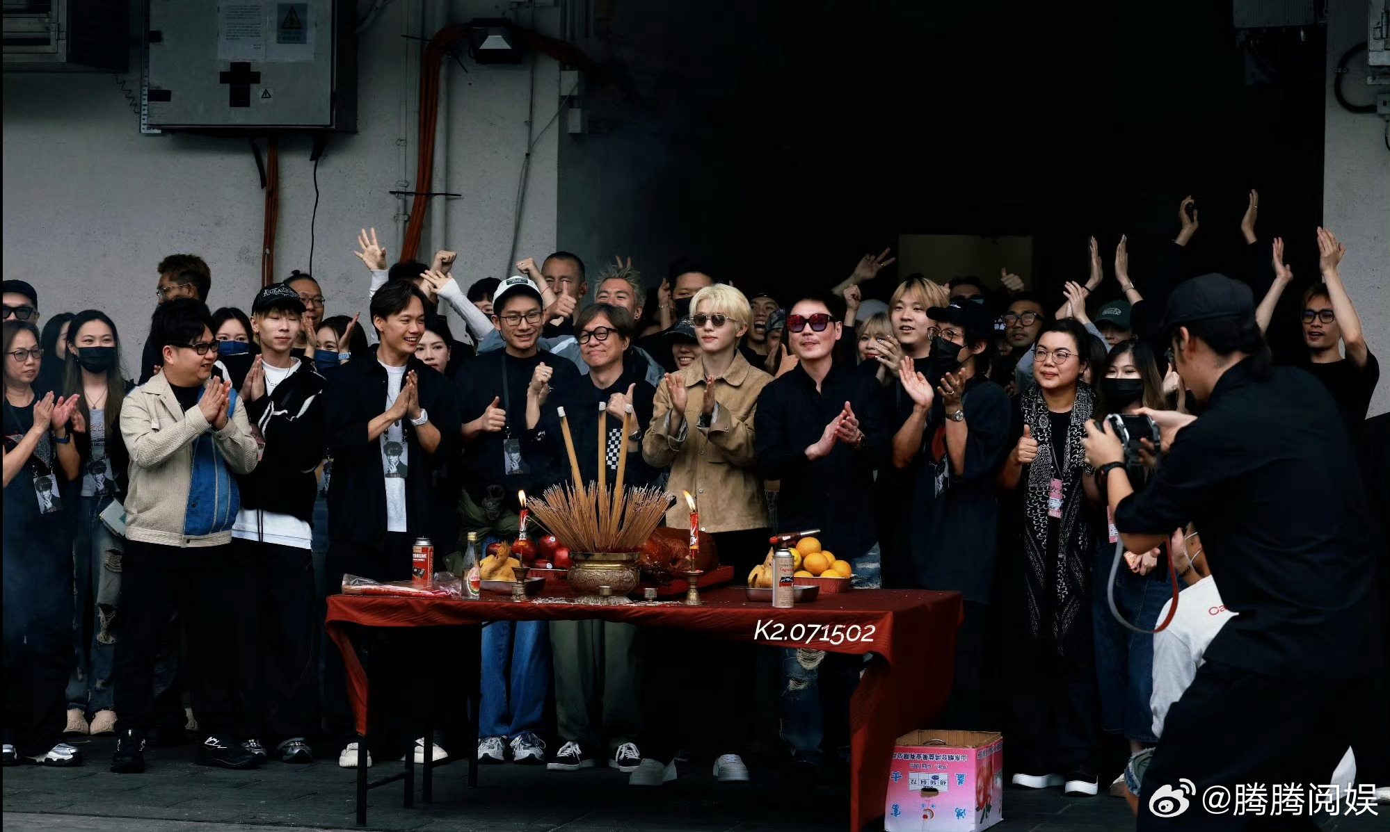 众多港星为李昊演唱会送花篮李昊在圈内的人缘从港圈影坛歌坛前辈，到朝夕相处的种地吧
