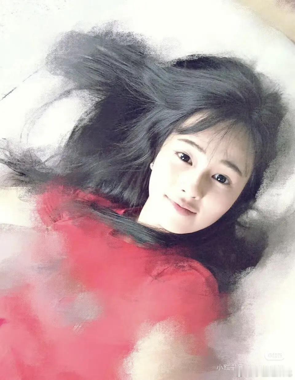 这是白鹿几年前的样子，来投票你们觉得现在好看还是以前好看？ 