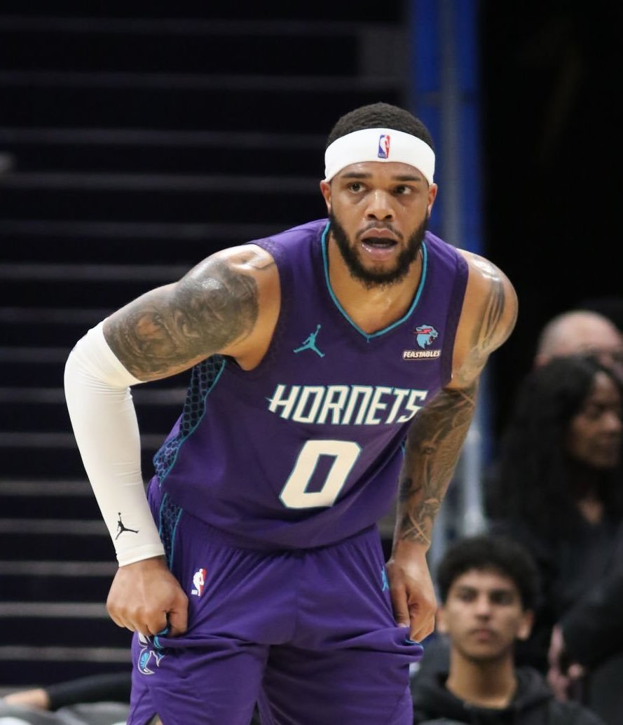 两年前将妻子打进医院的迈尔斯·布里奇斯是受欢迎的交易目标。国王、活塞和达拉斯均对