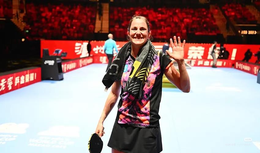 出乎意料！
莎莎和温特打球，别人都被打哭，温特被打笑。
33岁的老将温特，接连斩