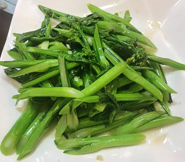 晒一下你相册的美食大过年、没有什么是比这碟青菜更有吸引力的！！