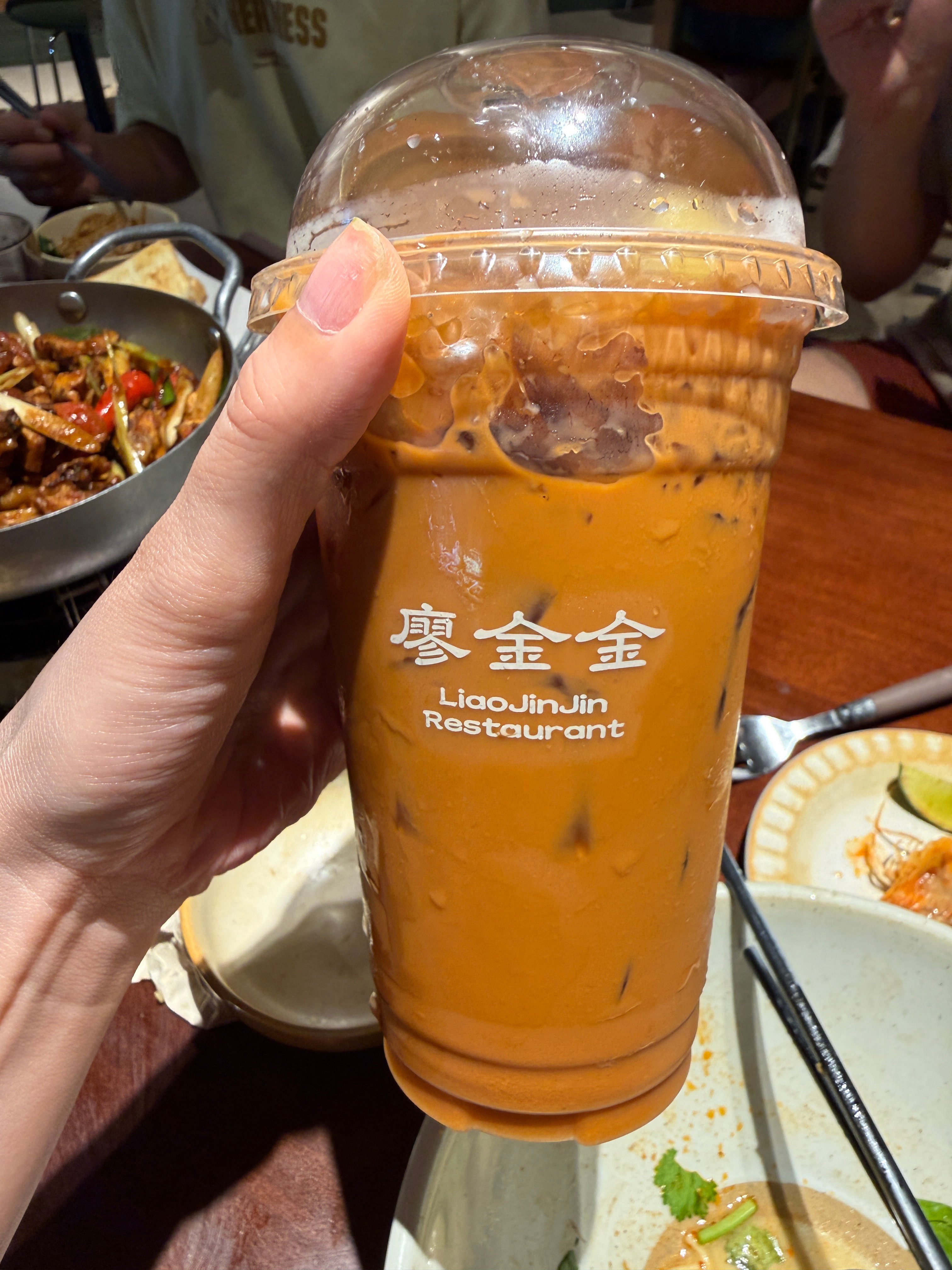 最近贼爱吃各种怪怪风味的菜 这家南洋菜也不错 还是宠物友好餐厅 旁边桌有个金发碧