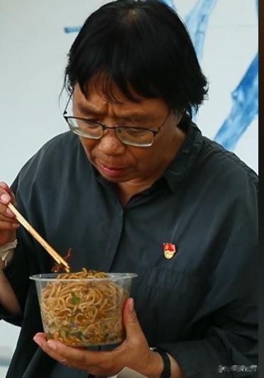如果个个老师如张桂梅老师一样，我相信会有越来越多的学子成为祖国的栋梁！
6月7日