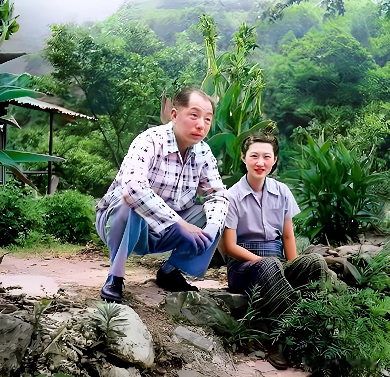 一九五三年，被软禁在台湾期间的张学良和赵四小姐。这绝非演戏，也而非演员所扮演，而