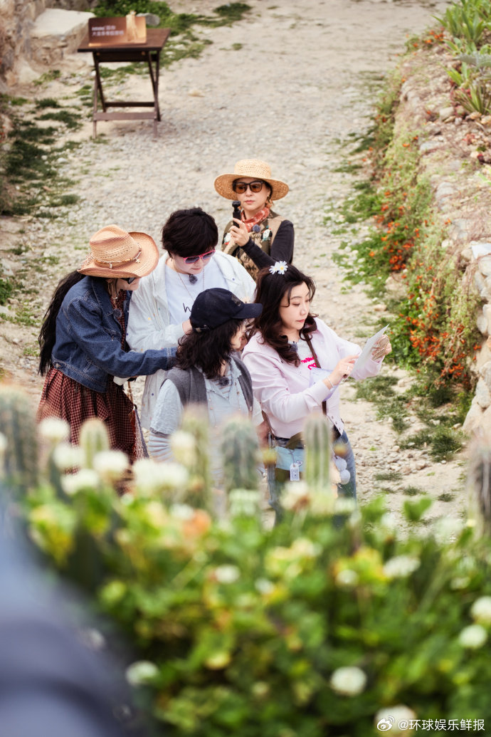 退役站姐给内娱老辈子出神图金白开这相机是带魔法吧？把内娱老辈子姐姐们拍得又飒又有