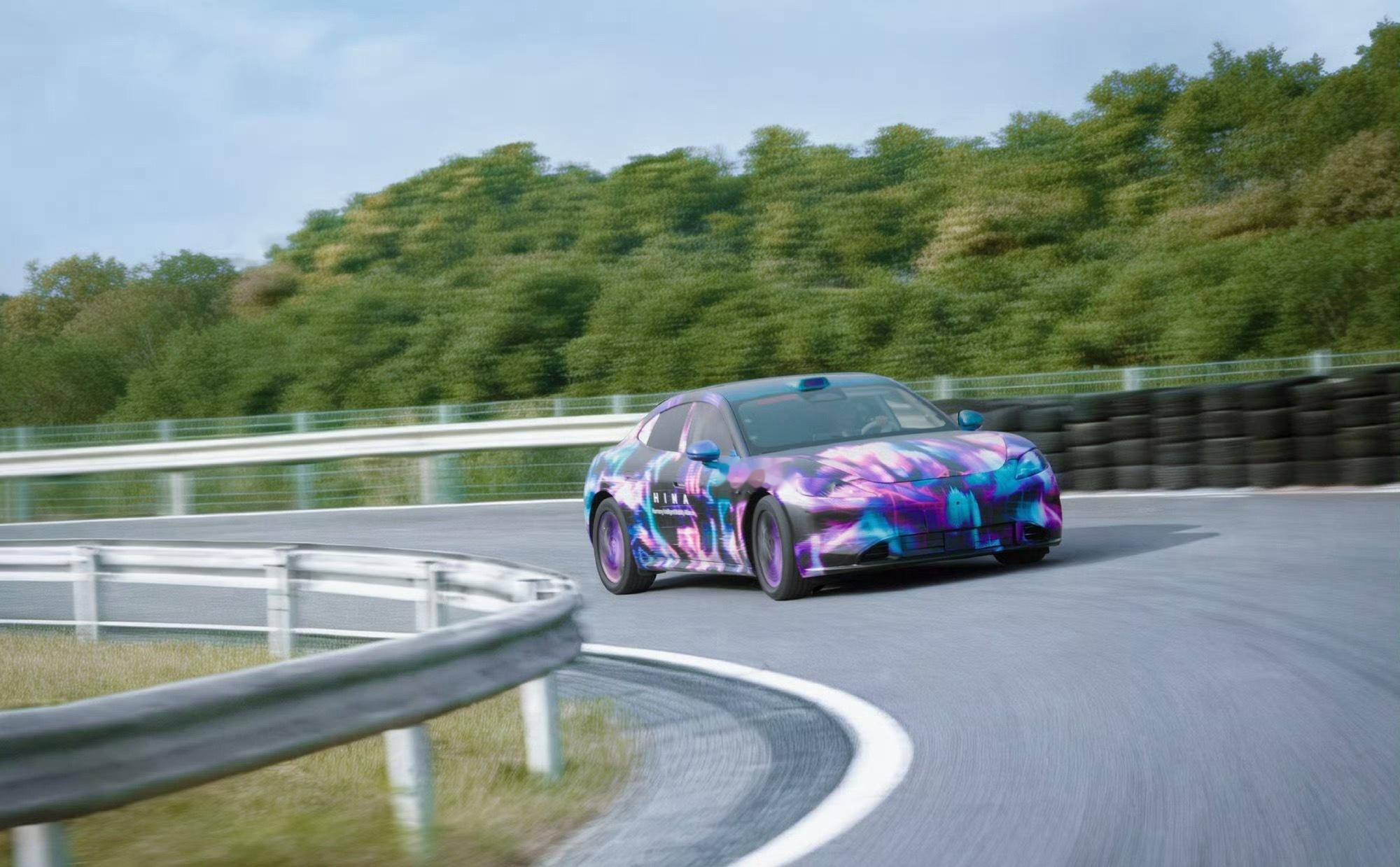 鸿蒙智行尚界Z7实车动态视频首曝 尚界Z7实车动态视频首曝，长车头加低趴设计尽显