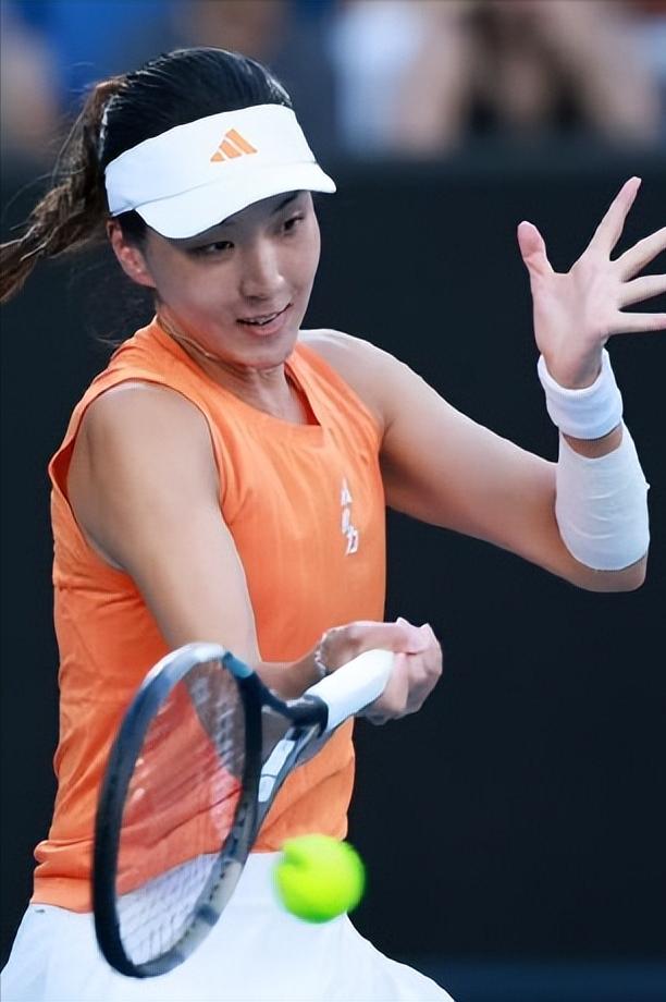 延续好状态，王欣瑜今天再拿下1场胜利！
今晚希望再接再厉，拿下单打胜利才行！
