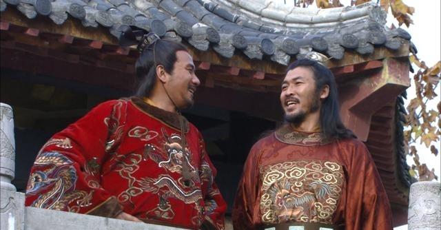 朱元璋把徐达喊到自己面前，开门见山地说：“徐爱卿，咱俩打小就认识，这几十年来始终