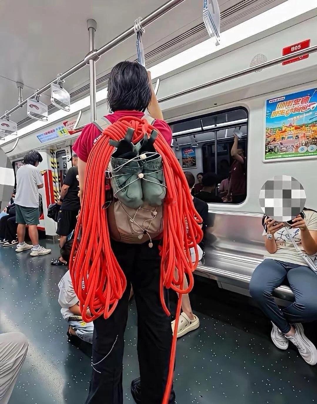 大妈能不能不炫富了？ 