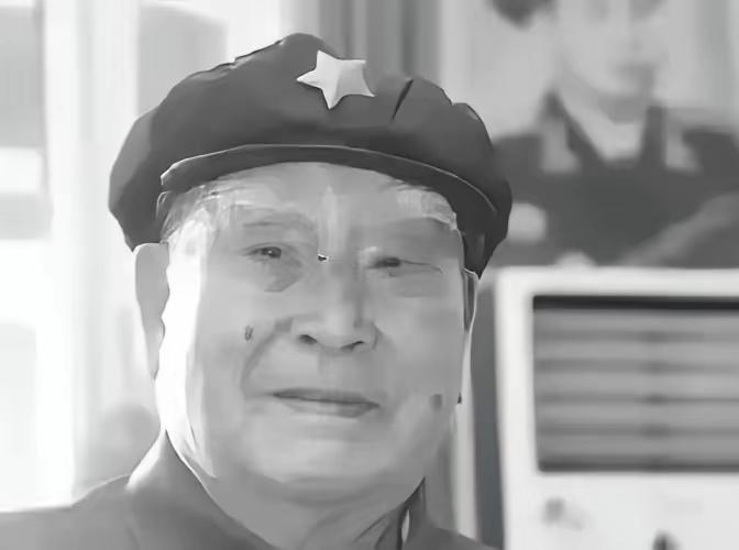 1943年，八路军政委秦光腰部中弹装死，两个汉奸走来补刀，他低声说了一句话，其中
