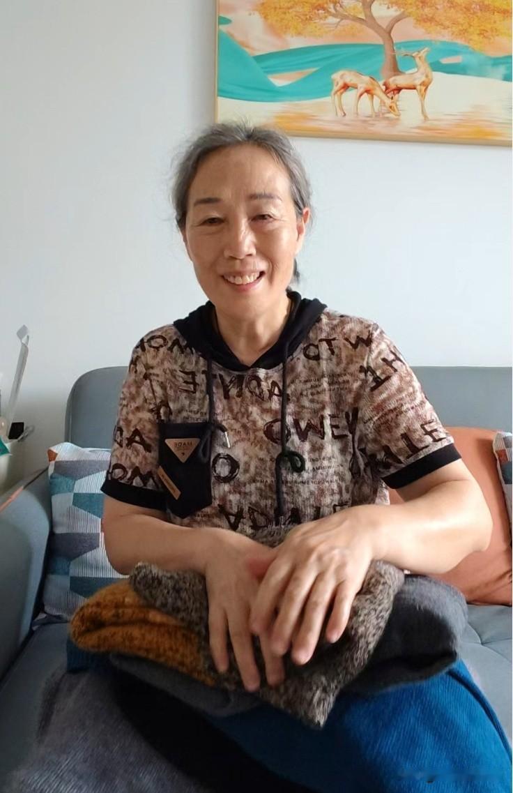 展示一下我织的毛衣
昨天发的视频和微头条，勾起了一些朋友的好奇心。今天就展示一下