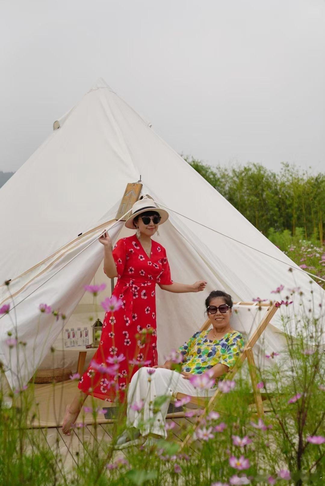 我妈是最佳旅行搭子微博旅行ING是妈妈也是她妈妈，母亲节快乐呀 🌷70+的你，