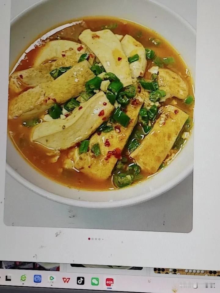 家人们一定要试试嫩豆腐的神仙做法，香到能炫两大碗米饭！就说火腿嫩豆腐这道菜，它可