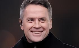 阿森纳成功加冕英超冠军，但下赛季的卫冕之路将面临曼彻斯特双雄的严峻挑战。曼城正经