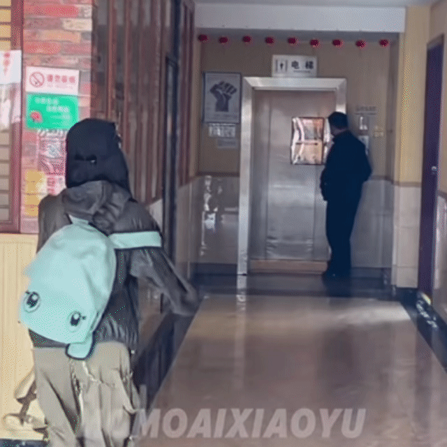 ：快跑快跑 上学要迟到啦 