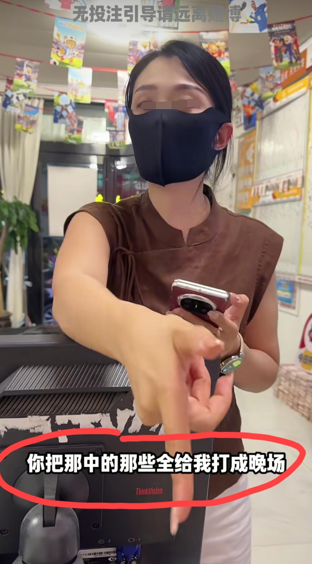 7月21日，河南，这位美女在体彩店里面打票，把前两天中的奖金全干进了昨晚“207