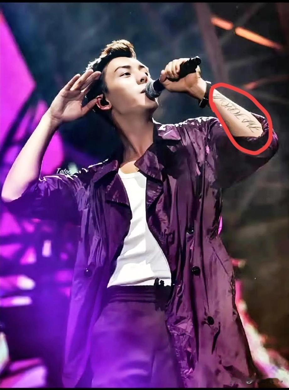 估计何穗现在最难受的，

不是陈伟霆不爱她了，

是要去参加音乐节，没法陪着她。