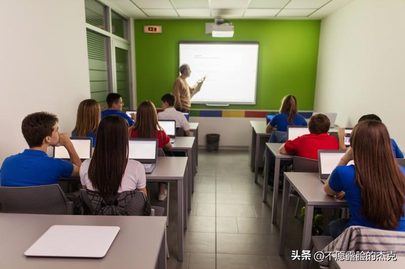 教育反思录（1287）

发现了吗

现在的老师

思考能力弱化了

上课用课件