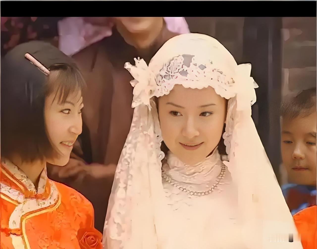同样是“民国剧中的婚纱造型”，董洁，陈都灵，刘亦菲，舒畅，谁美？