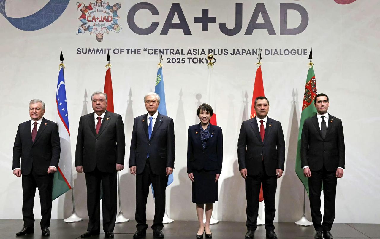 日本与中亚五国举行峰会并发布宣言。
宣言强调，各方将严格遵守国际核不扩散条约，维