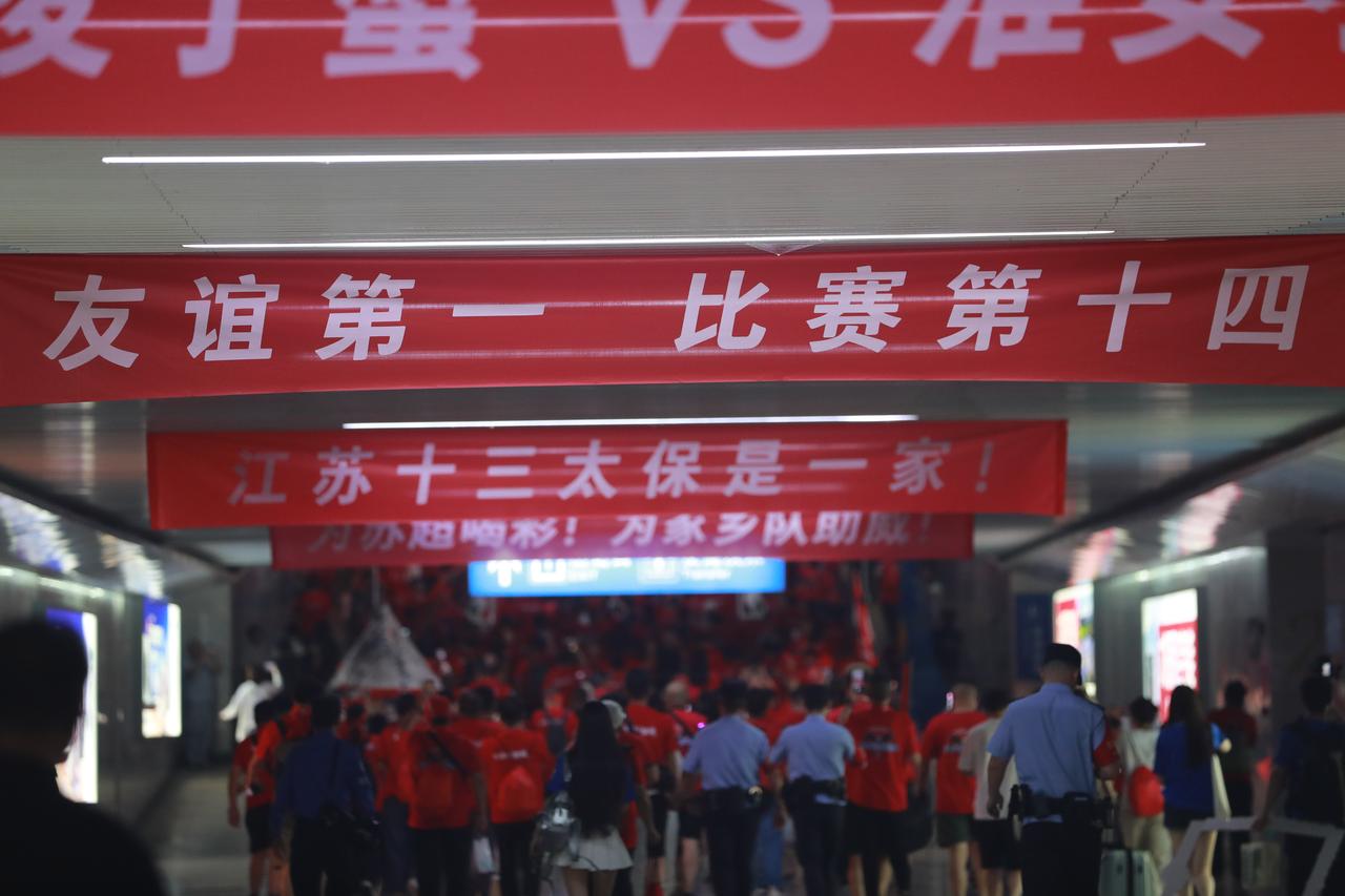 当中国男足在雅加达的滂沱大雨中0:2不敌印尼队，彻底无缘2026年美加墨世界杯的