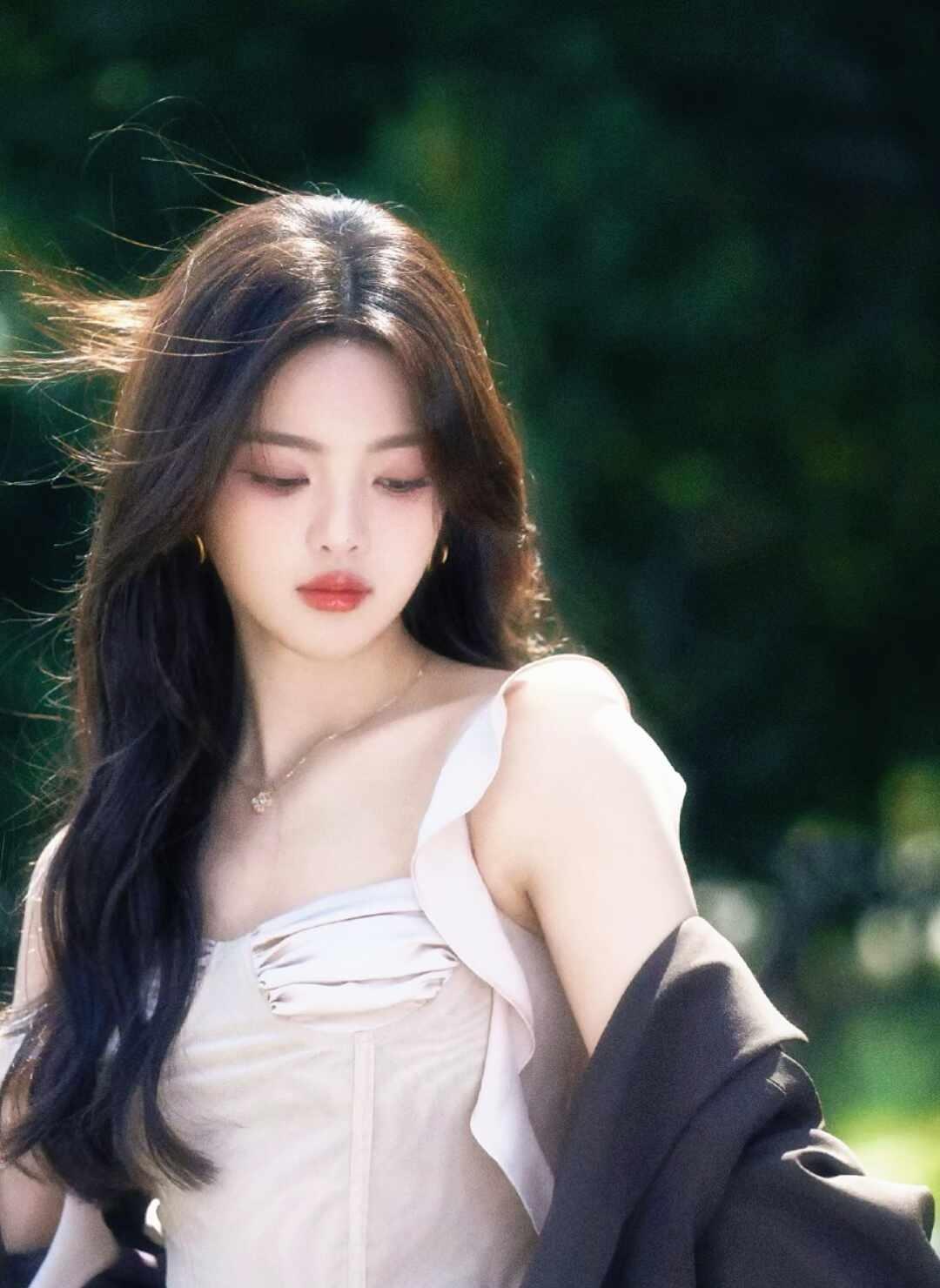 杨超越！
神仙颜值 她打破定义 女明星 不只是明星 女演员