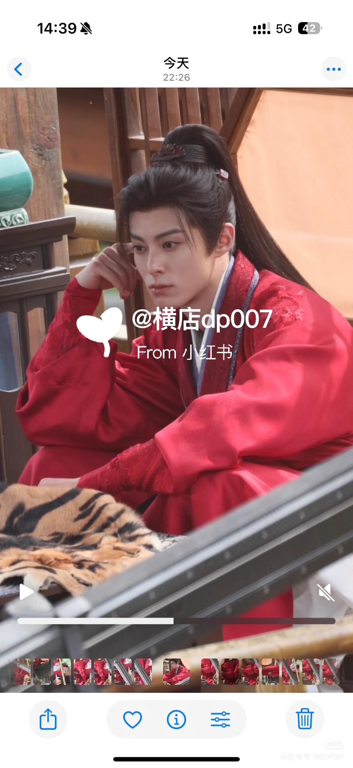 横店代拍，哪位生图见光死？
颜值能和王鹤棣掰扯一下的，只有张凌赫（无褶版）