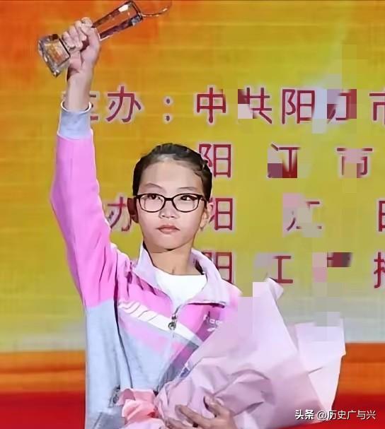 2006年，广东一男子在医院陪护流产的妻子，谁知他出去抽烟时，发现了一名女弃婴，