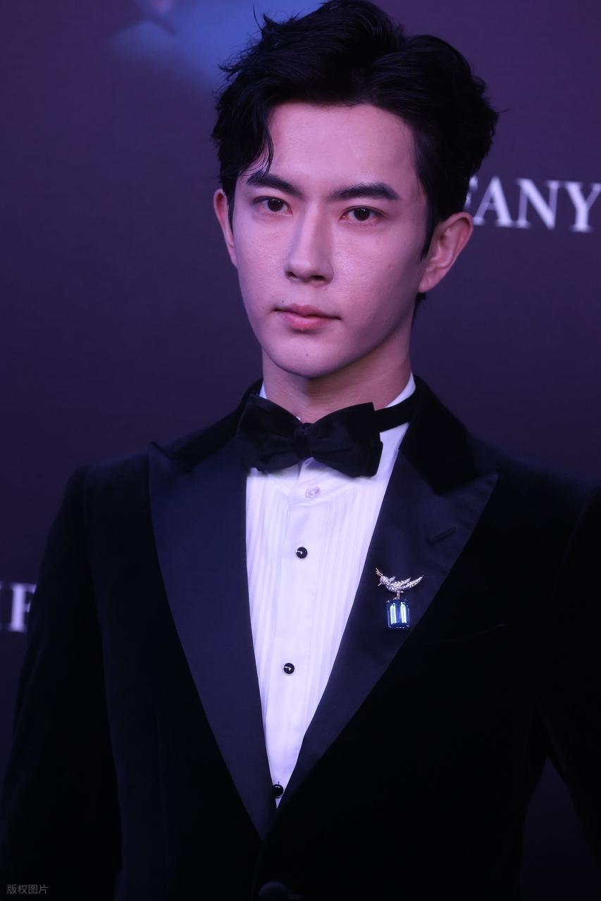 明星这么容易失足坠楼吗？于朦胧，这个和华晨宇、欧豪、白举纲以及范世琦等人一起出道