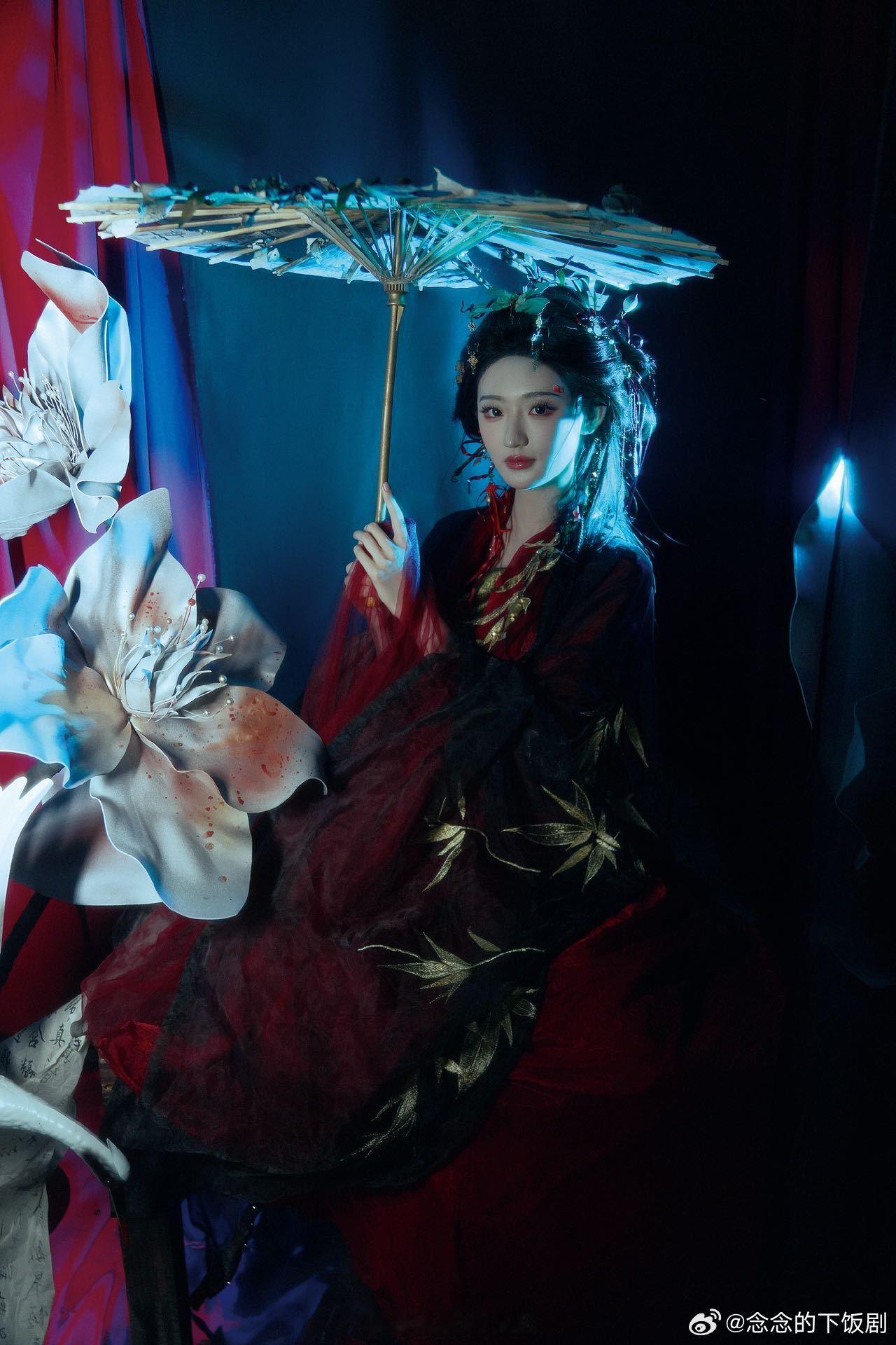 杨雨潼彼岸花拟人杨雨潼塑造力绝了！从《暗河传》明媚少女，变彼岸花拟人，清冷又美，