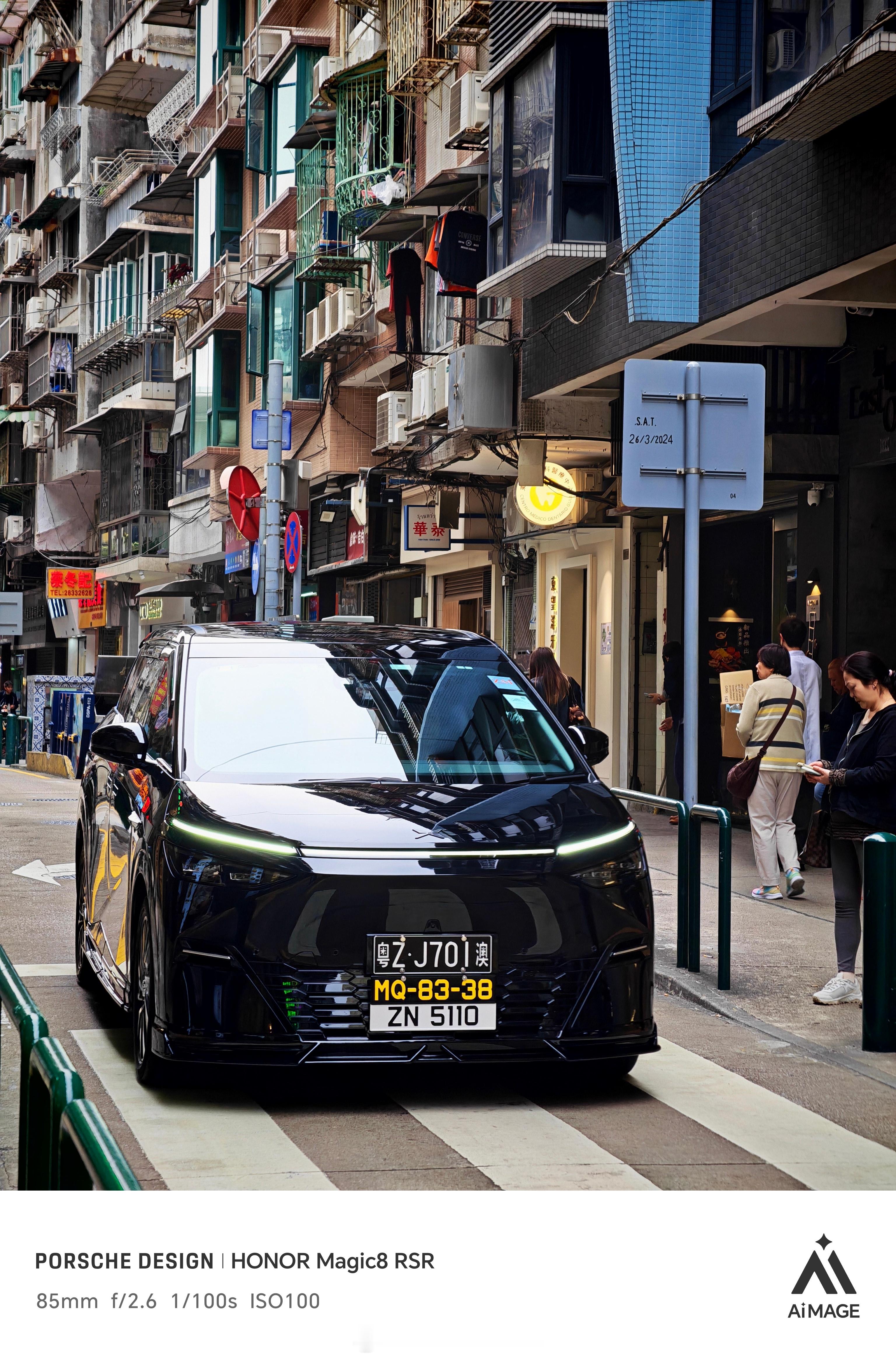 目前在澳门看到的最帅的车：黑武士小鹏X9，小鹏的机械美学跟澳门这种小街道还怪有种
