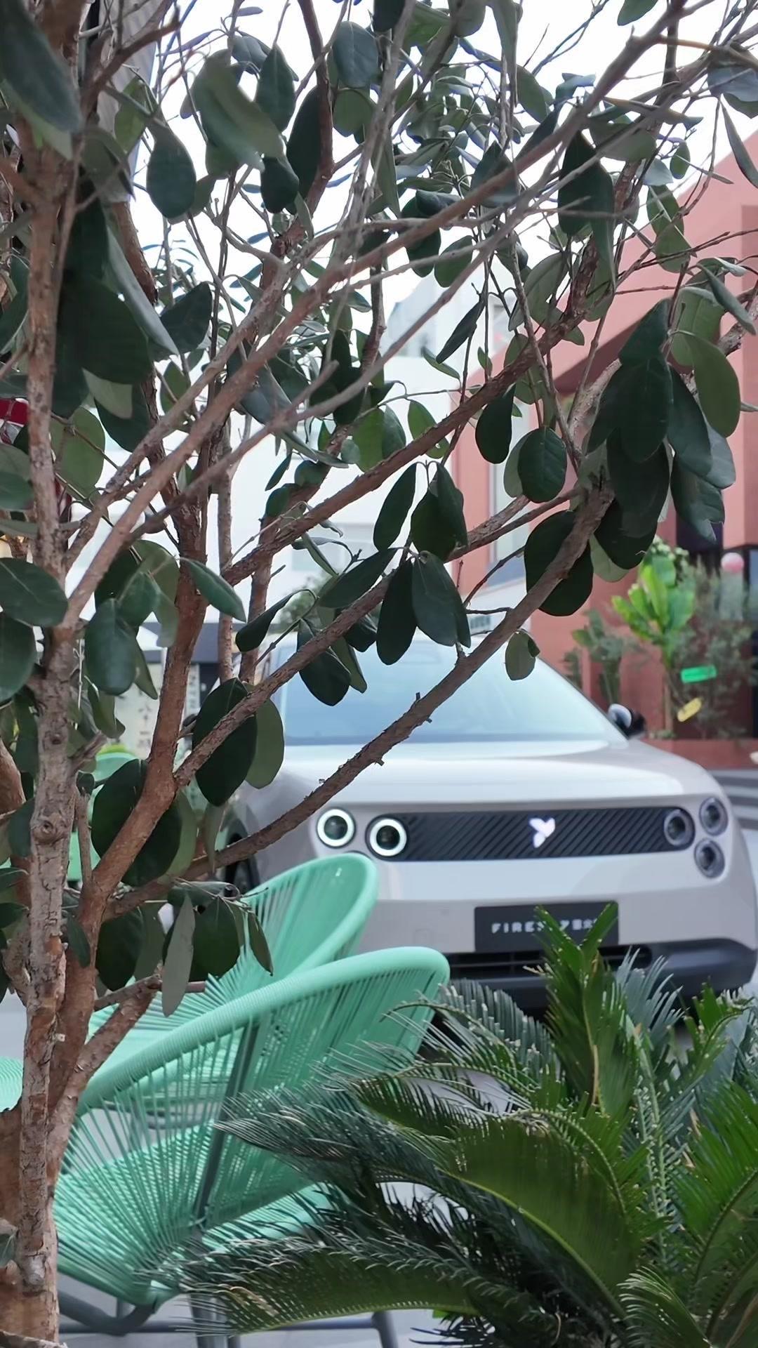 🌟介绍：
1️⃣参数：车长4米，轴距2米，642度电池，将近400公里续航里程